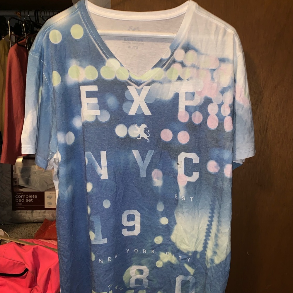 Express Graphic Tee